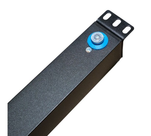 Hyperline SHE-20IEC-4BIEC-B-3PVB Блок розеток, вертикальный, 20 розеток IEC320 C13, 4 розетки IEC320 C19, автоматич. выключатель, кабель питания 3м (3х4.0мм2) с вилкой IEC 60309 32А (2х16A) (2P+E), 250В, 1556x44.4x44.4мм (ДхШхВ), корпус алюминий, черный