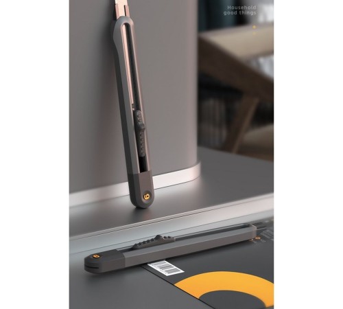 Нож Deli Технический нож "Home Series Black" Deli HT4009 ширина лезвия 9мм, эксклюзивный дизайн, корпус из высококачественного софттач пластика Нож Deli Технический нож "Home Series Black" Deli HT4009 ширина лезвия 9мм, эксклюзивный дизайн, корпус из высококачественного софттач пластика