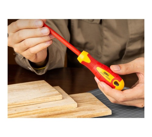 Диэлектрическая шлицевая отвертка Deli DL5151251 5,5х125мм  сталь Cr-V, сертификат VDE для работ под напряжением до 1000 В.