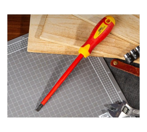 Диэлектрическая шлицевая отвертка Deli DL5161501 6,5х150мм  сталь Cr-V, сертификат VDE для работ под напряжением до 1000 В.