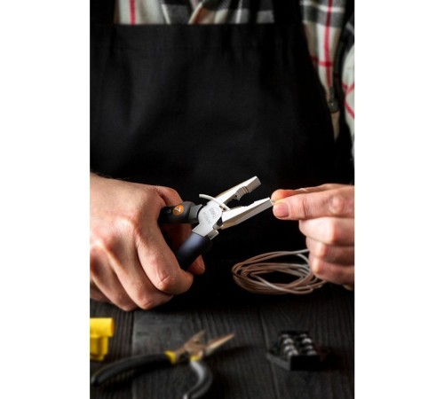 Комбинированные плоскогубцы "Home Series Gray" Deli HT2007C  180мм, эксклюзивный дизайн, рукоятка из высококачественного софттач пластика