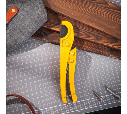 Труборез Deli Труборез для пластиковых труб Deli DL350033 диаметр реза до 33мм, лезвия с тефлоновым покрытием