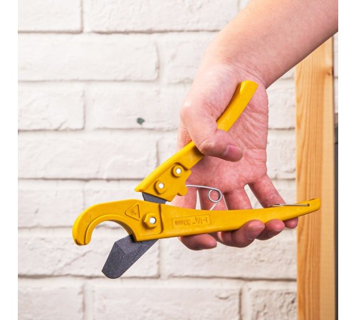 Труборез Deli Труборез для пластиковых труб Deli DL350033 диаметр реза до 33мм, лезвия с тефлоновым покрытием