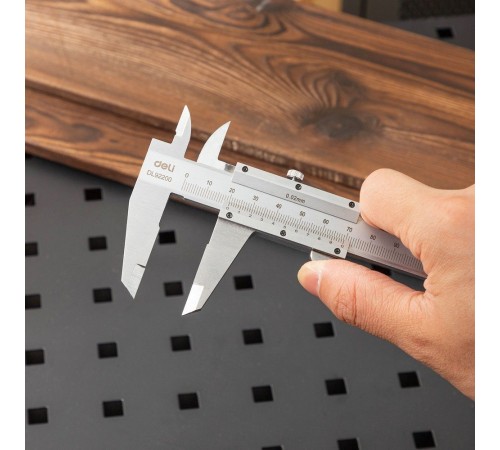 Измерительный и разметочный инструмент Deli Штангенциркуль Deli DL92200 200мм, метрическая шкала
