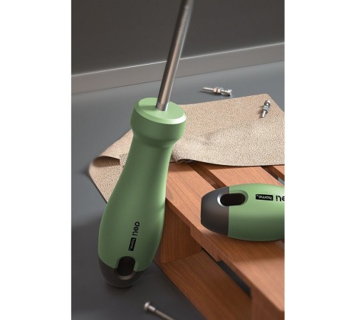 Крестовая отвертка "Home Series Green" Deli HT1206L PH2x150мм  Эксклюзивный дизайн, рукоятка из высококачественного софттач пластика