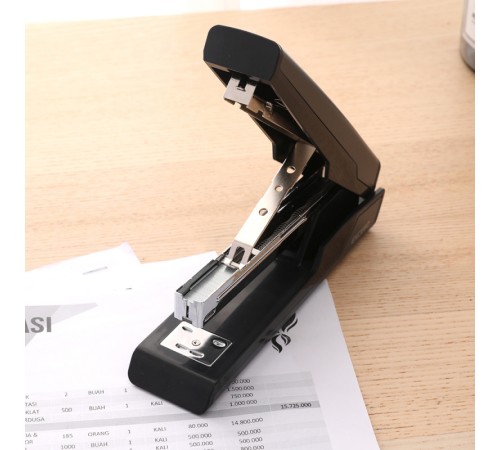 Степлер настольный Deli E0463Black Exceed 24/6 26/6 (25листов) черный 100скоб металл закрытый/открытый коробка