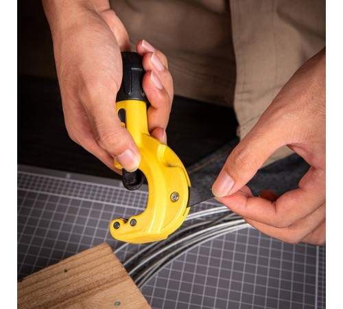 Труборез Deli Труборез для металлических труб Deli DL2504  диапазон реза 3-32 мм, режущая кромка из нержавеющей стали, подходит для меди и алюминия