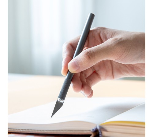 Резак-скальпель Deli 2102 10 сменных лезвия сталь пласт.кор.