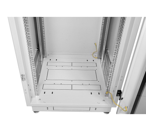 Шкаф коммутационный ЦМО ШТК-М-42.6.6-1ААА-9005 42U 600x600мм пер.дв.стекл задн.дв.стал.лист 2 бок.пан. 650кг черный