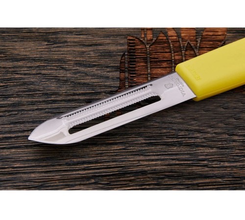 Овощечистка для овощей и фруктов Victorinox Swiss Classic желтый (7.6077.8) Овощечистка для овощей и фруктов Victorinox Swiss Classic желтый (7.6077.8)