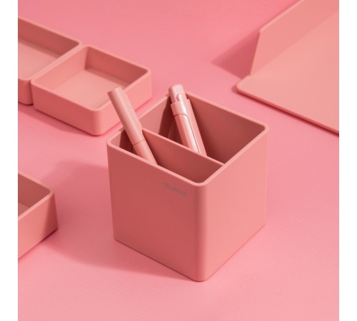 Подставка Deli ENS011PINK Nusign для пишущих принадлежностей розовый пластик Подставка Deli ENS011PINK Nusign для пишущих принадлежностей розовый пластик