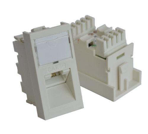Вставка RJ-45 UTP Cat.5E, 22.5x45 мм угловая, с маркировкой, белая (TWT-SIP-RJ45/A-WH) Вставка RJ-45 UTP Cat.5E, 22.5x45 мм угловая, с маркировкой, белая (TWT-SIP-RJ45/A-WH)