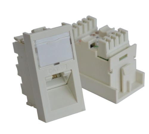 Вставка RJ-45 UTP Cat.5E, 22.5x45 мм угловая, с маркировкой, белая (TWT-SIP-RJ45/F-WH) Вставка RJ-45 UTP Cat.5E, 22.5x45 мм угловая, с маркировкой, белая (TWT-SIP-RJ45/F-WH)