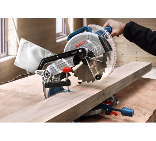Торцовочная пила Bosch GCM 216 1300Вт 4800об/мин d=216мм Торцовочная пила Bosch GCM 216 1300Вт 4800об/мин d=216мм