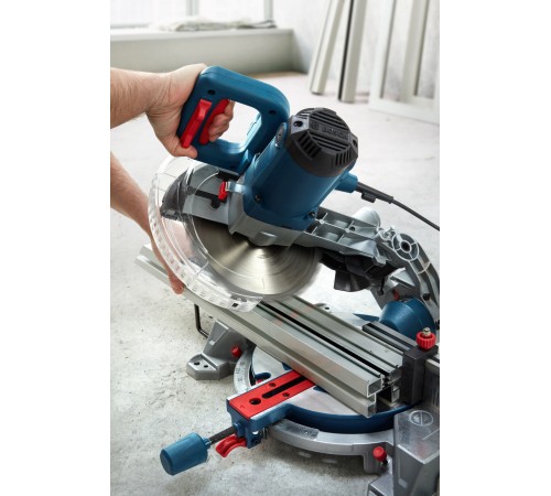 Торцовочная пила Bosch GCM 216 1300Вт 4800об/мин d=216мм Торцовочная пила Bosch GCM 216 1300Вт 4800об/мин d=216мм