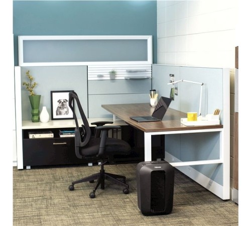 Шредер Fellowes PowerShred LX70 черный (секр.P-4)/перекрестный/11лист./18лтр./скрепки/скобы/пл.карты