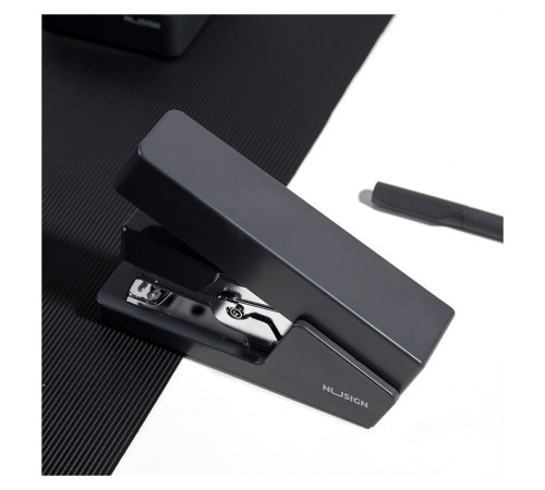 Степлер Deli ENS081BLACK Nusign 24/6 26/6 (25листов) черный 100скоб коробка