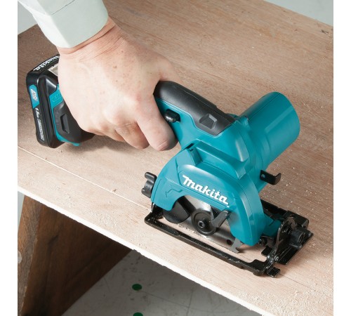 Циркулярная пила (дисковая) Makita HS301DWAE (ручная) Циркулярная пила (дисковая) Makita HS301DWAE (ручная)