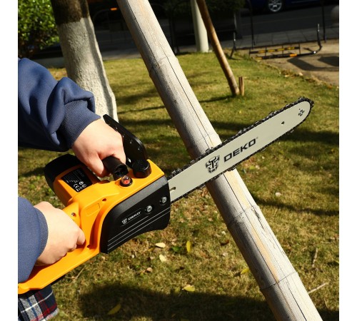 Электрическая цепная пила Deko DKEC14 1800Вт дл.шины:14" (35cm) (065-1214) Электрическая цепная пила Deko DKEC14 1800Вт дл.шины:14" (35cm) (065-1214)