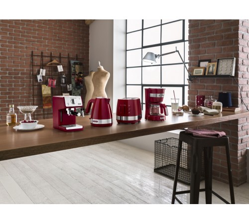 Чайник электрический Delonghi KBLA2001.R 1.7л. 2000Вт красный (корпус: пластик) Чайник электрический Delonghi KBLA2001.R 1.7л. 2000Вт красный (корпус: пластик)