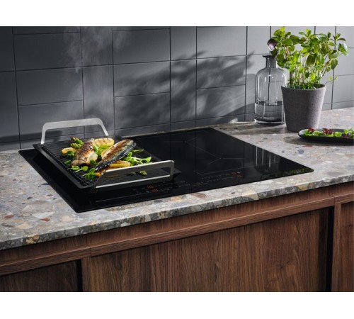 Индукционная варочная поверхность Electrolux EIV644 черный Индукционная варочная поверхность Electrolux EIV644 черный