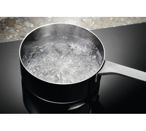 Индукционная варочная поверхность Electrolux LIT30231C черный