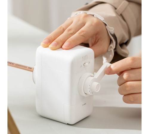 Точилка для карандашей механическая Deli E71165A 1 отверстие пластик ассорти