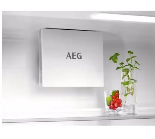 Холодильник AEG TSC7G181ES 2-хкамерн. белый