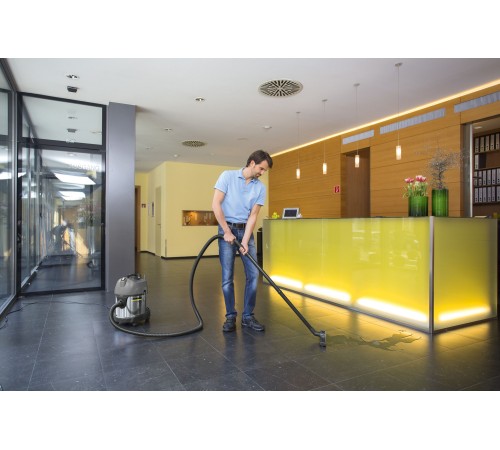 Строительный пылесос Karcher Me Classic NT 20/1 1500Вт (уборка: сухая/влажная) серый Строительный пылесос Karcher Me Classic NT 20/1 1500Вт (уборка: сухая/влажная) серый