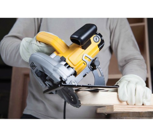 Циркулярная пила (дисковая) DeWalt DWE560-QS 1350Вт (ручная) Циркулярная пила (дисковая) DeWalt DWE560-QS 1350Вт (ручная)