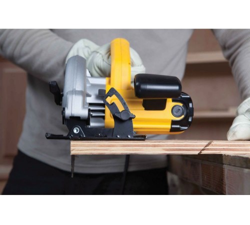 Циркулярная пила (дисковая) DeWalt DWE560-QS 1350Вт (ручная) Циркулярная пила (дисковая) DeWalt DWE560-QS 1350Вт (ручная)