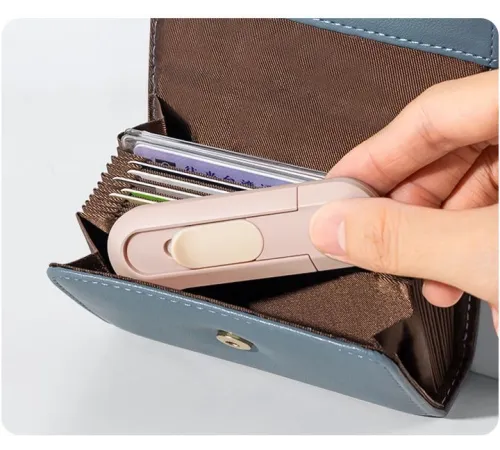 Нож канцелярский Deli ENS065-PK ENS065 шир.лез.12мм пластик розовый Нож канцелярский Deli ENS065-PK ENS065 шир.лез.12мм пластик розовый