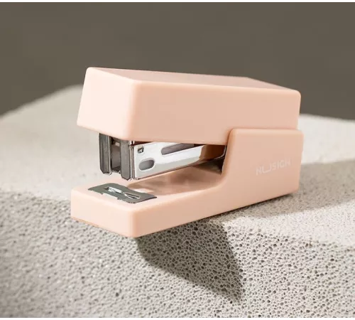 Степлер мини Deli ENS083PINK ENS083 Linfini N10 24/6 (15листов) розовый 15скоб металл/пластик блистер