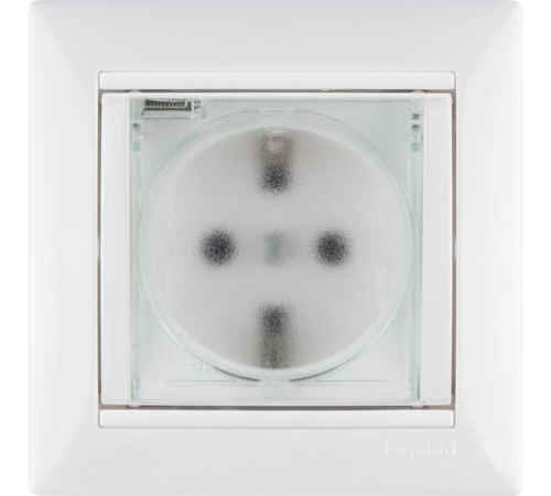 Valena Розетка 2К+З нем. ст. с крышкой с защ. шт. IP44, белый Legrand 774220