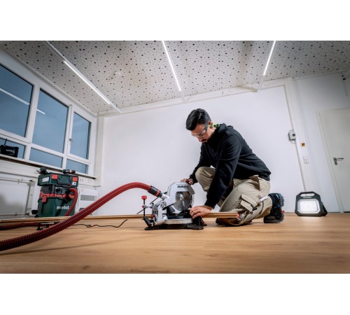 Торцовочная пила Metabo KGS 216 M 1100Вт 5000об/мин d=216мм Торцовочная пила Metabo KGS 216 M 1100Вт 5000об/мин d=216мм
