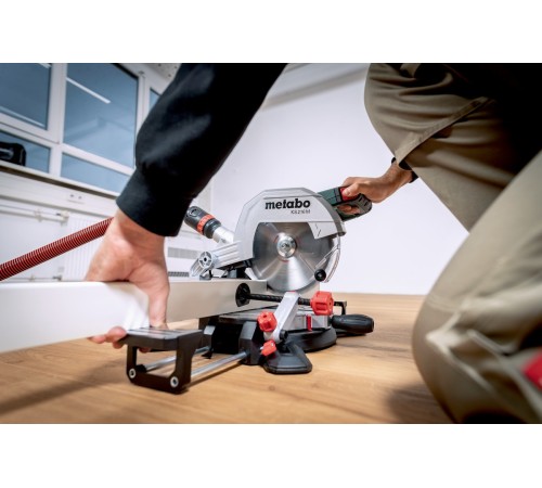 Торцовочная пила Metabo KGS 216 M 1100Вт 5000об/мин d=216мм Торцовочная пила Metabo KGS 216 M 1100Вт 5000об/мин d=216мм