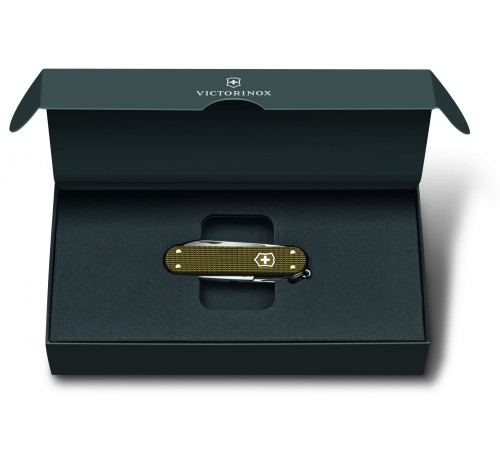 Нож перочинный Victorinox Classic SD Alox L E 2024 (0.6221.L24) 58мм 5функц. подар.коробка Нож перочинный Victorinox Classic SD Alox L E 2024 (0.6221.L24) 58мм 5функц. подар.коробка