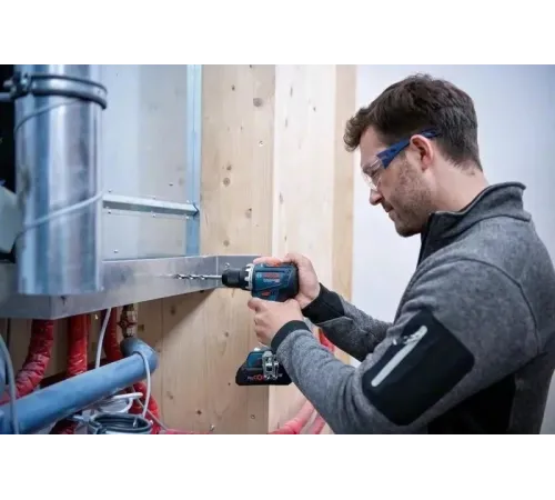 Дрель-шуруповерт Bosch GSR 18V-90 C 18Вт аккум. патрон:быстрозажимной (кейс в комплекте) (06019K6006) Дрель-шуруповерт Bosch GSR 18V-90 C 18Вт аккум. патрон:быстрозажимной (кейс в комплекте) (06019K6006)