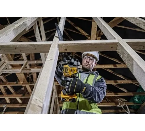 Сабельная пила DeWalt DCS369N 18Вт аккум. Сабельная пила DeWalt DCS369N 18Вт аккум.
