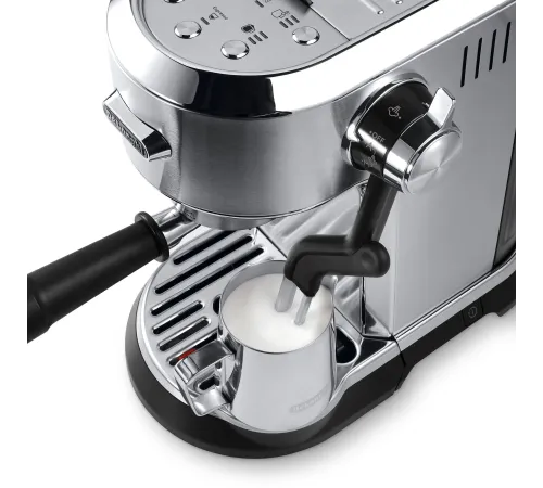 Кофеварка рожковая DeLonghi EC950.M (0132106249) серебристый, исп. кофе - молотый/чалды, 1.6 л, 1450 Вт, 15 Бар Кофеварка рожковая DeLonghi EC950.M (0132106249) серебристый, исп. кофе - молотый/чалды, 1.6 л, 1450 Вт, 15 Бар