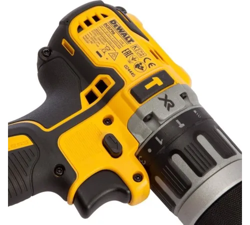 Дрель-шуруповерт DeWalt DCD796D2-QW аккум. патрон:быстрозажимной (кейс в комплекте) Дрель-шуруповерт DeWalt DCD796D2-QW аккум. патрон:быстрозажимной (кейс в комплекте)
