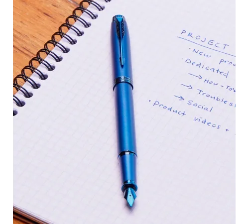 Ручка перьев. Parker IM Monochrome F328 (2172963) Blue PVD F сталь нержавеющая подар.кор. Ручка перьев. Parker IM Monochrome F328 (2172963) Blue PVD F сталь нержавеющая подар.кор.