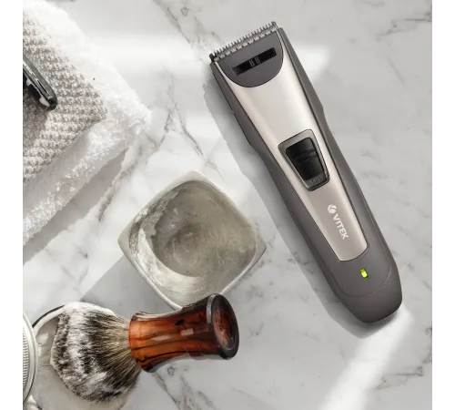 Машинка для стрижки Vitek VT-2572 графитовый 3Вт (насадок в компл:2шт) Машинка для стрижки Vitek VT-2572 графитовый 3Вт (насадок в компл:2шт)