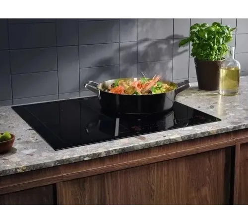 Индукционная варочная поверхность Electrolux EIS62453 черный