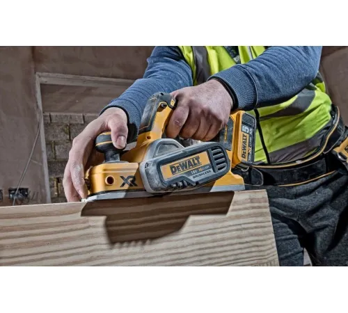 Рубанок DeWalt DCP580N-XJ 82мм 15000об/мин Рубанок DeWalt DCP580N-XJ 82мм 15000об/мин