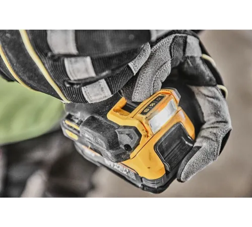 Дрель-шуруповерт DeWalt DCD800E1T-QW аккум. патрон:быстрозажимной (кейс в комплекте) Дрель-шуруповерт DeWalt DCD800E1T-QW аккум. патрон:быстрозажимной (кейс в комплекте)