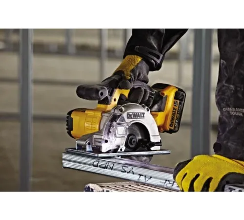 Циркулярная пила (дисковая) DeWalt DCS373N 460Вт (ручная) D диска.:140мм Циркулярная пила (дисковая) DeWalt DCS373N 460Вт (ручная) D диска.:140мм