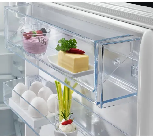 Холодильник AEG OSC6N181ES 2-хкамерн. белый