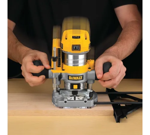 Фрезер DeWalt D26203 900Вт 27000об/мин макс.ход:36мм Фрезер DeWalt D26203 900Вт 27000об/мин макс.ход:36мм
