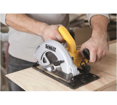 Циркулярная пила (дисковая) DeWalt DWE560K 1350Вт (ручная) (6687415) Циркулярная пила (дисковая) DeWalt DWE560K 1350Вт (ручная) (6687415)